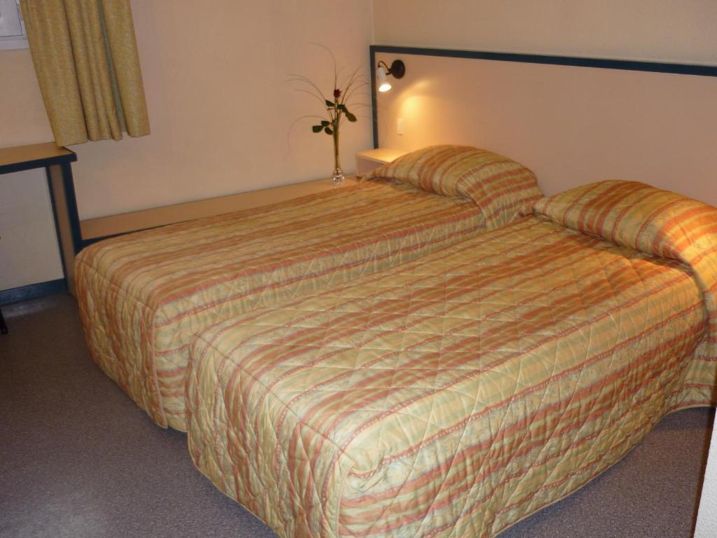 Hotel Entre 2 Mers Proche Bordeaux Carbon-Blanc Room photo