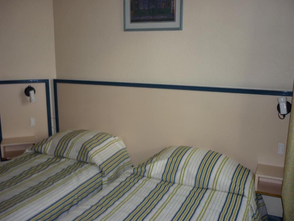 Hotel Entre 2 Mers Proche Bordeaux Carbon-Blanc Room photo