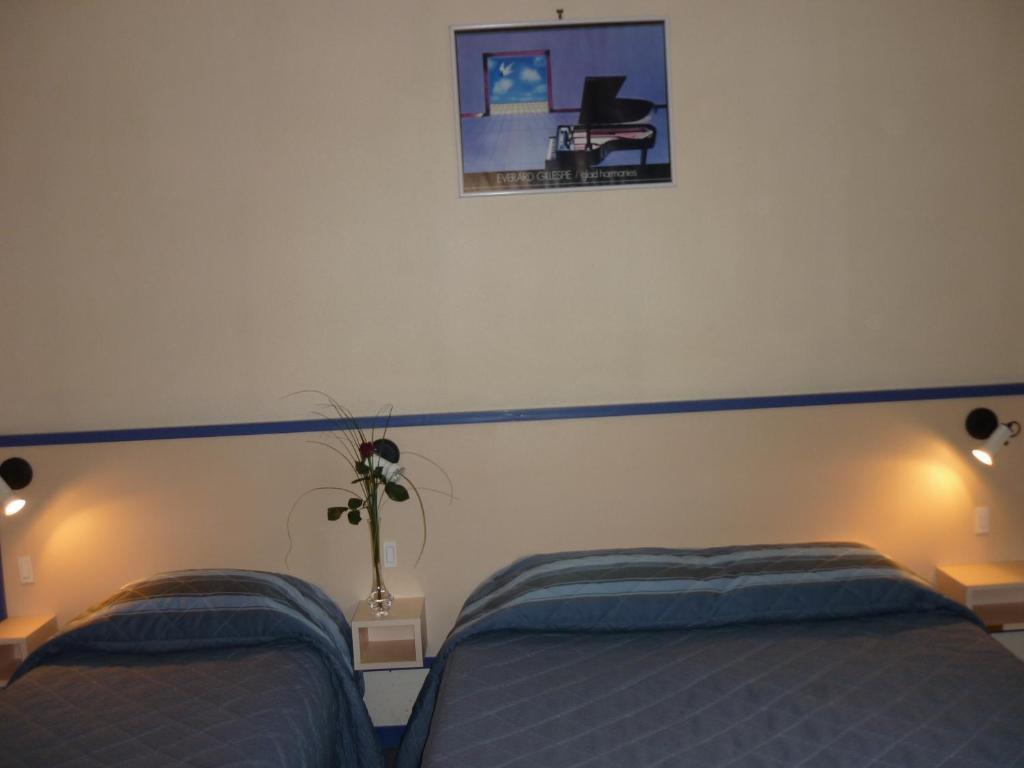 Hotel Entre 2 Mers Proche Bordeaux Carbon-Blanc Room photo