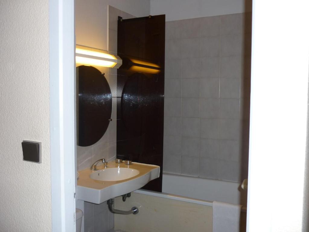 Hotel Entre 2 Mers Proche Bordeaux Carbon-Blanc Room photo