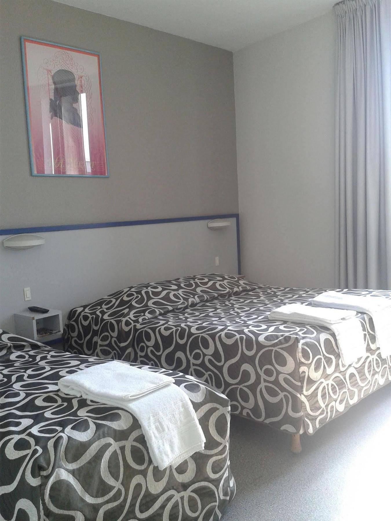 Hotel Entre 2 Mers Proche Bordeaux Carbon-Blanc Exterior photo